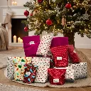 Firefly_genereer een foto waarbij deze cadeautjes onder een kerstboom liggen 362972.webp